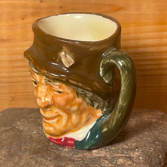 Royal Doulton Paddy Mug, 1940s Hand Painted Miniature Toby Character Mug made in - Picture 2 of 10